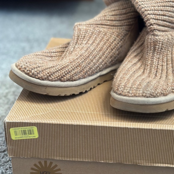 UGG Classic Cardy Button Detailed Yarn Knit Boots | Size 8 - Picture 4 of 4